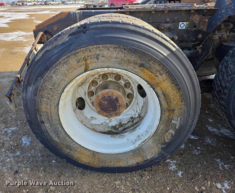 image for item EB1323 2012 Kenworth T800 semi truck