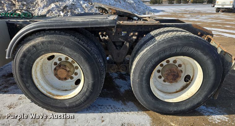 image for item EB1323 2012 Kenworth T800 semi truck