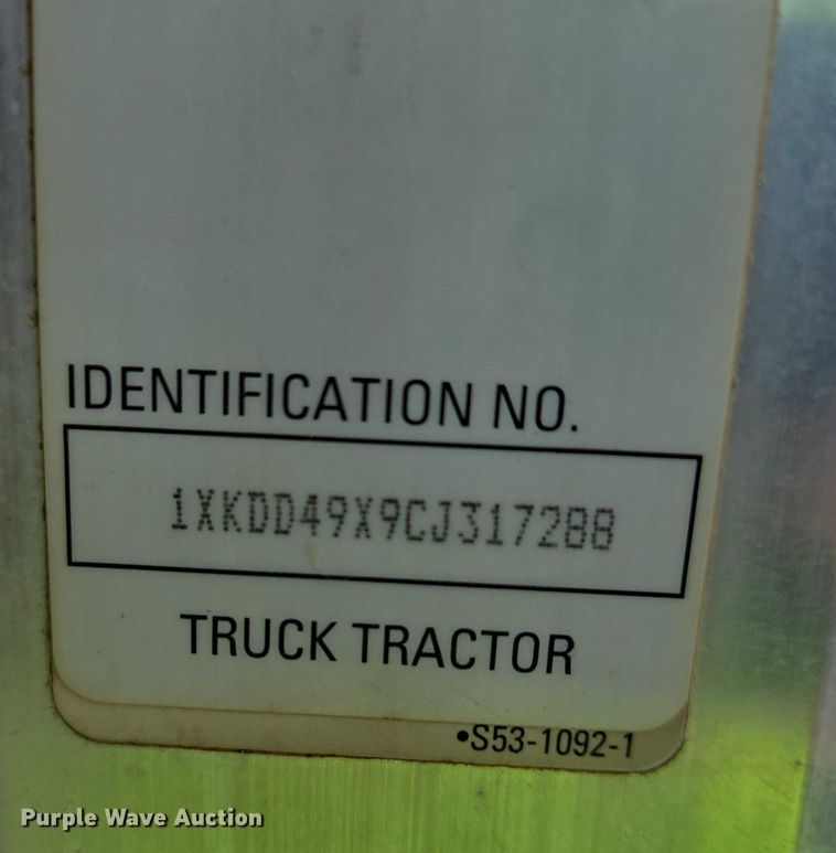 image for item EB1323 2012 Kenworth T800 semi truck