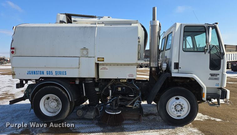 image for item EB1324 2000 Freightliner FC70 street sweeper truck