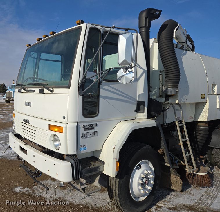 image for item EB1324 2000 Freightliner FC70 street sweeper truck