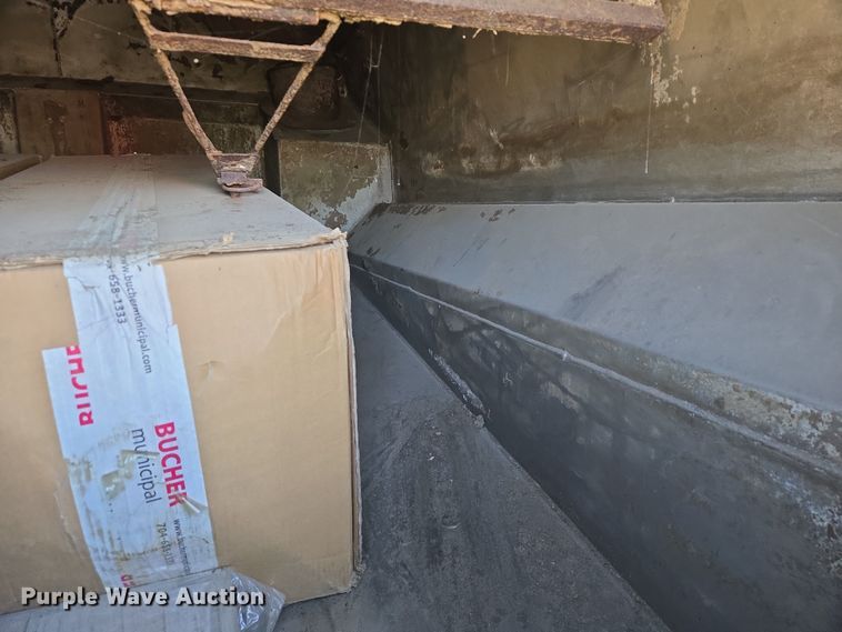 image for item EB1324 2000 Freightliner FC70 street sweeper truck