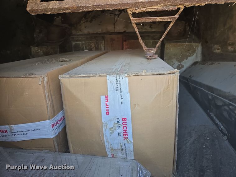 image for item EB1324 2000 Freightliner FC70 street sweeper truck