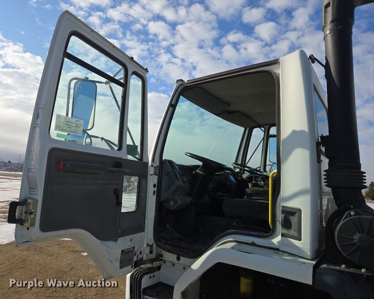 image for item EB1324 2000 Freightliner FC70 street sweeper truck