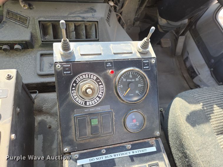 image for item EB1324 2000 Freightliner FC70 street sweeper truck