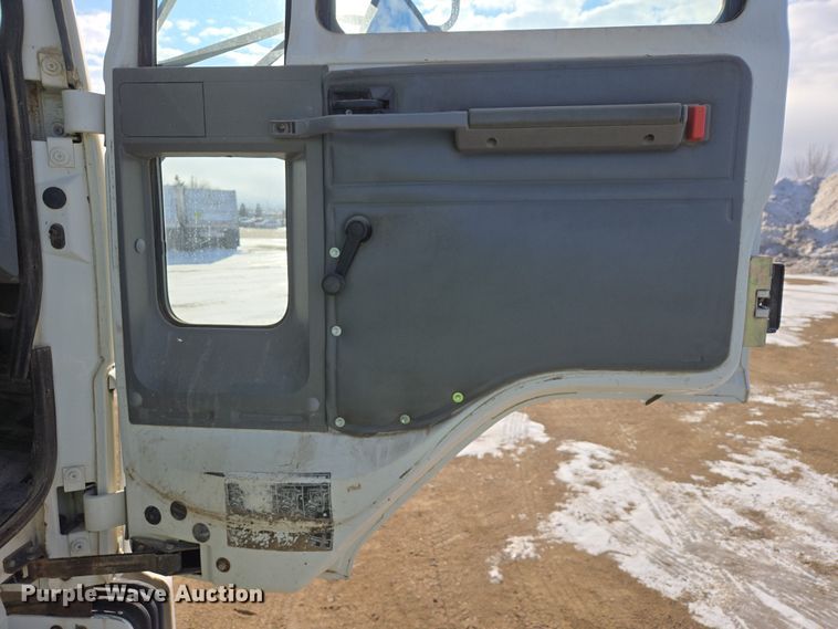 image for item EB1324 2000 Freightliner FC70 street sweeper truck