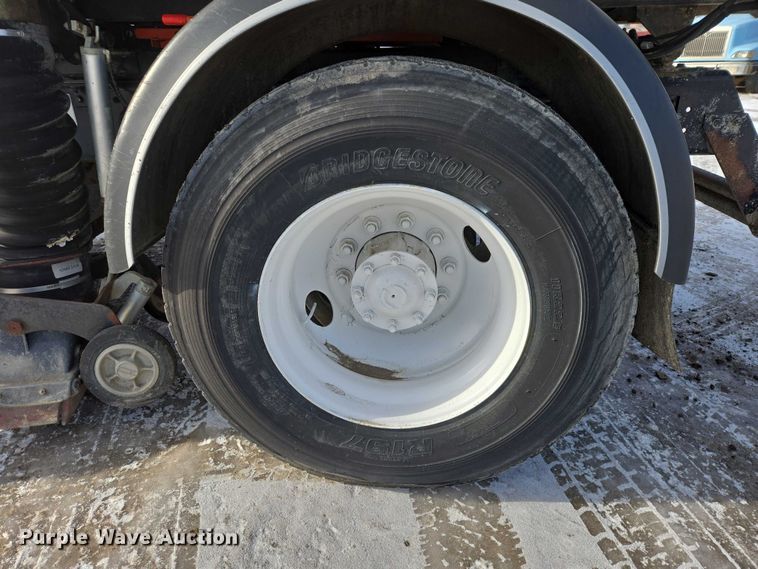 image for item EB1324 2000 Freightliner FC70 street sweeper truck