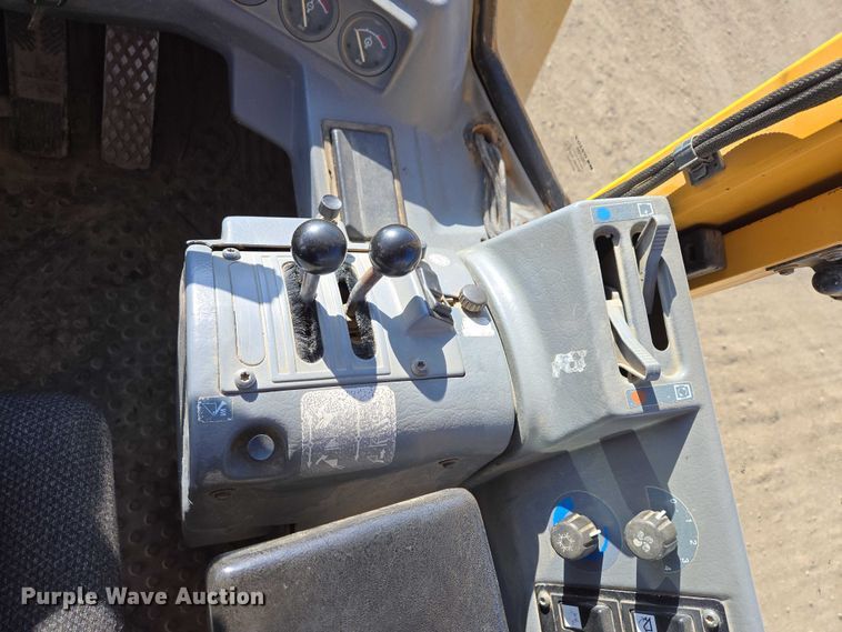 image for item EB1352 1996 Volvo L150C wheel loader