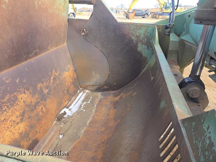 image for item EB1355 1967 Clark 290M scraper