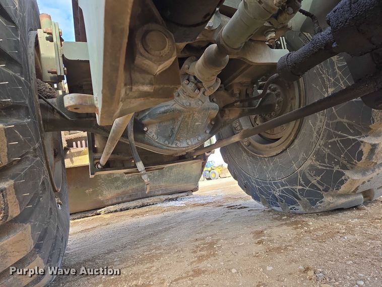 image for item EB1355 1967 Clark 290M scraper