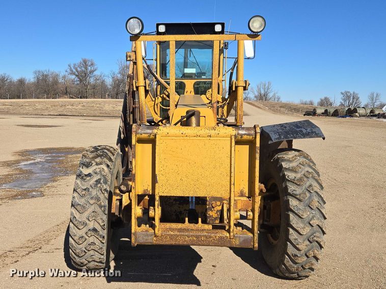 image for item EB1356 1993 Dresser 850 motor grader