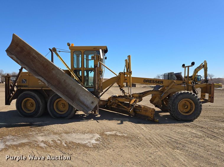 image for item EB1356 1993 Dresser 850 motor grader