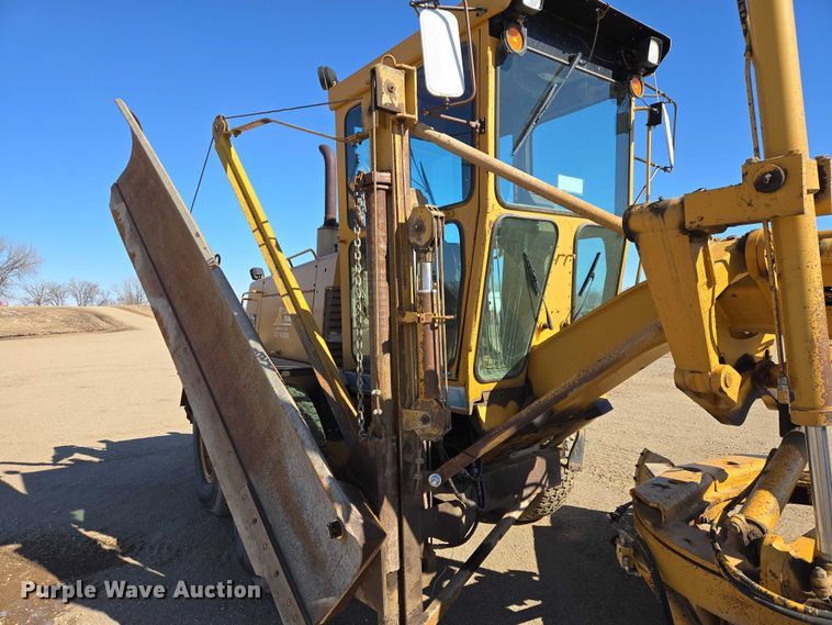 image for item EB1356 1993 Dresser 850 motor grader