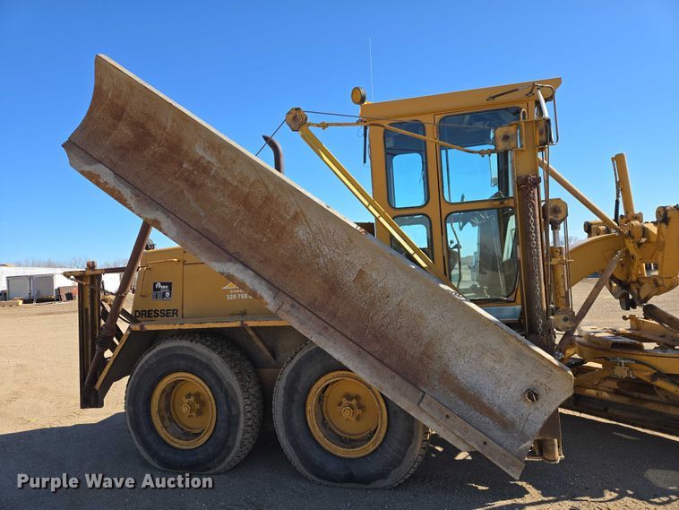 image for item EB1356 1993 Dresser 850 motor grader