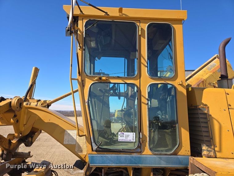 image for item EB1356 1993 Dresser 850 motor grader