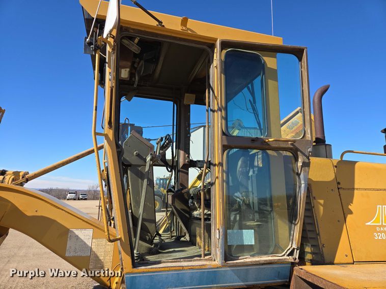 image for item EB1356 1993 Dresser 850 motor grader