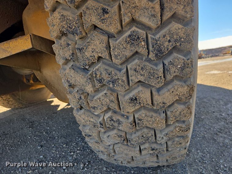 image for item EB1356 1993 Dresser 850 motor grader