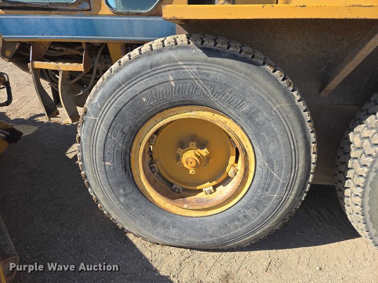 image for item EB1356 1993 Dresser 850 motor grader