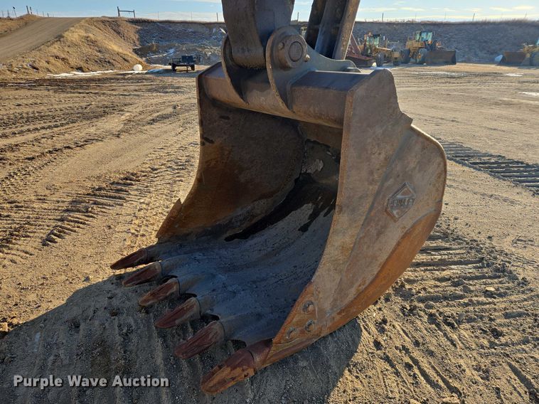 image for item EB1358 2006 Komatsu PC300HD-7E0 excavator