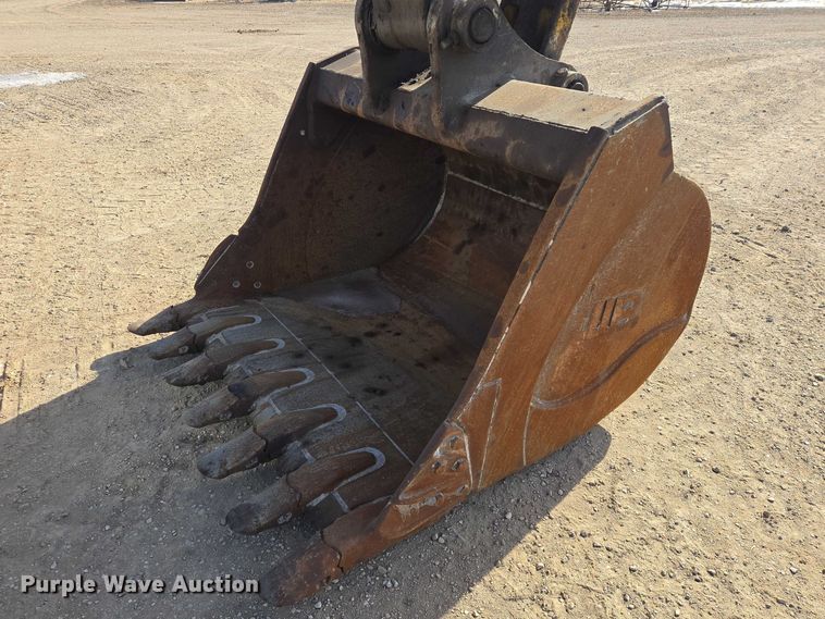 image for item EB1359 2017 Komatsu PC490LC-11 excavator