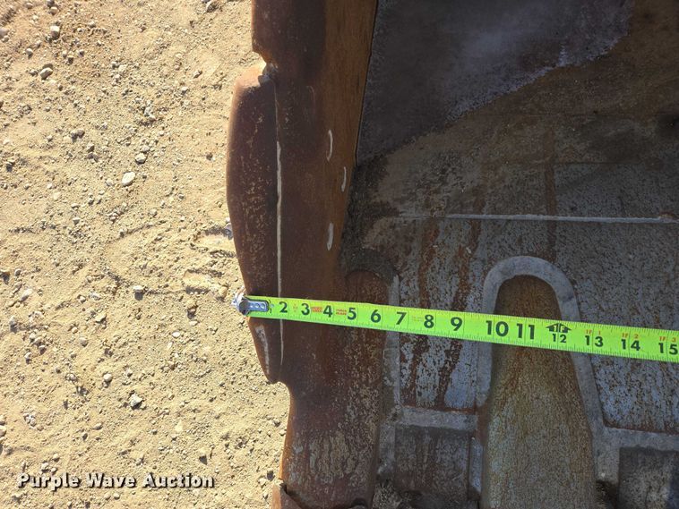 image for item EB1359 2017 Komatsu PC490LC-11 excavator