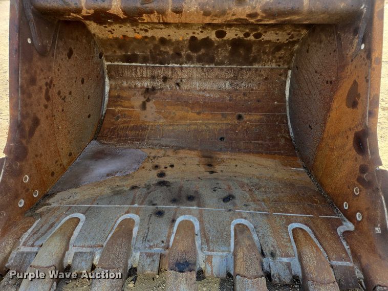 image for item EB1359 2017 Komatsu PC490LC-11 excavator