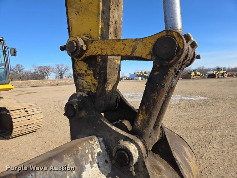 image for item EB1359 2017 Komatsu PC490LC-11 excavator