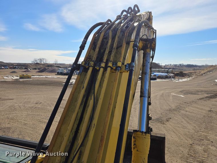 image for item EB1359 2017 Komatsu PC490LC-11 excavator