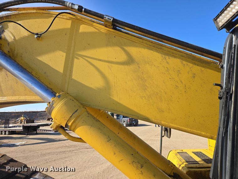 image for item EB1359 2017 Komatsu PC490LC-11 excavator