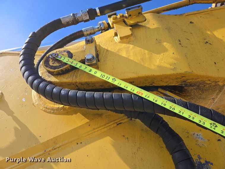 image for item EB1359 2017 Komatsu PC490LC-11 excavator