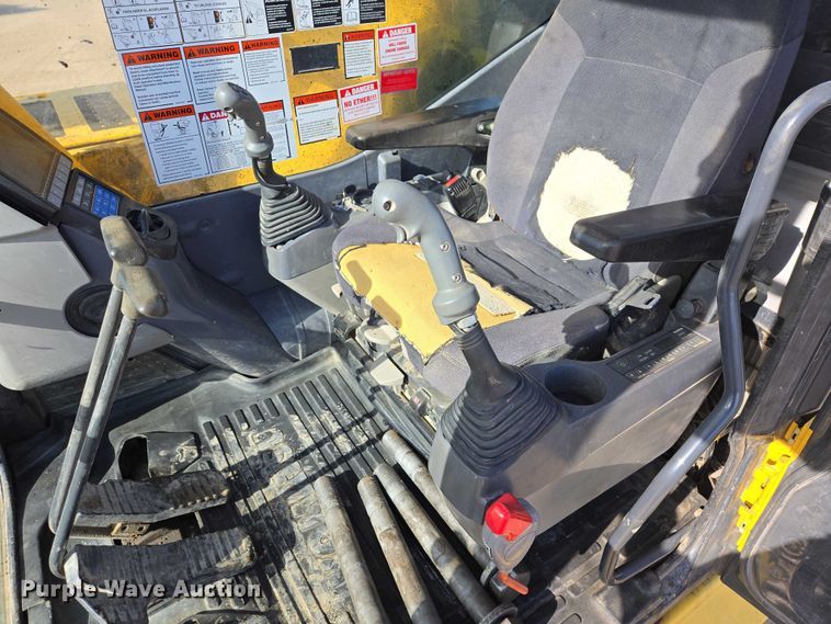 image for item EB1359 2017 Komatsu PC490LC-11 excavator