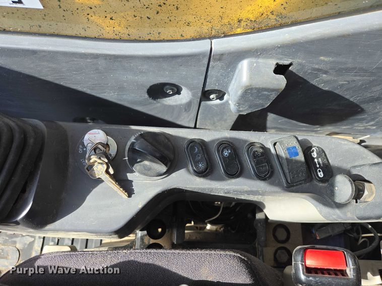 image for item EB1359 2017 Komatsu PC490LC-11 excavator