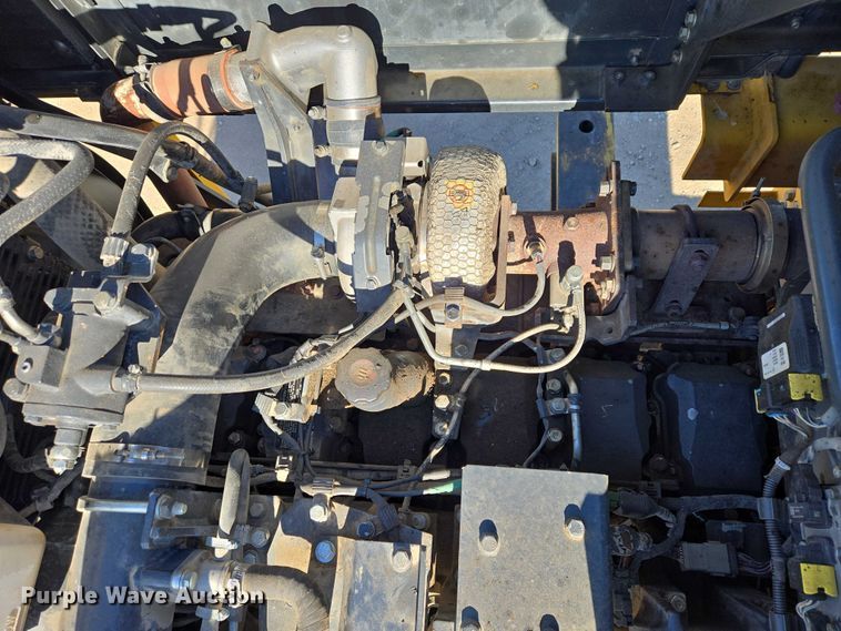 image for item EB1359 2017 Komatsu PC490LC-11 excavator