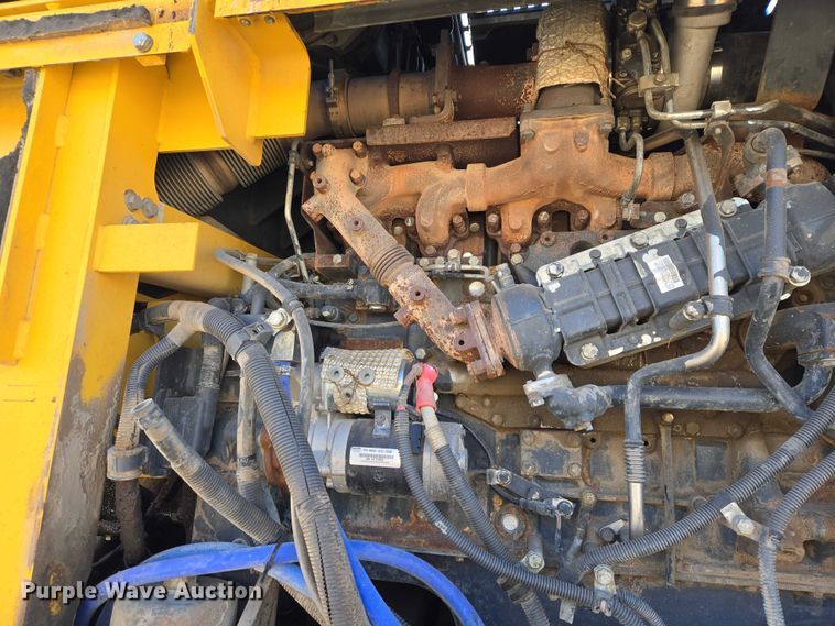 image for item EB1359 2017 Komatsu PC490LC-11 excavator