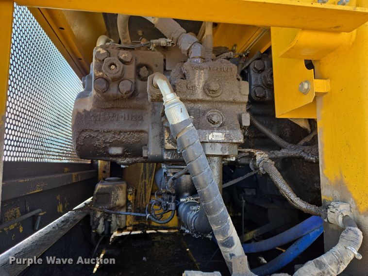 image for item EB1359 2017 Komatsu PC490LC-11 excavator