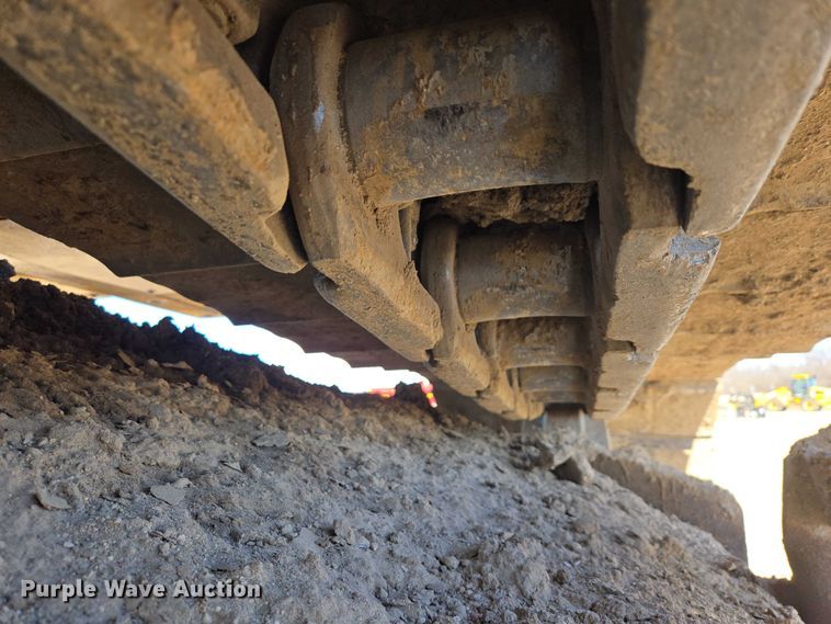 image for item EB1359 2017 Komatsu PC490LC-11 excavator