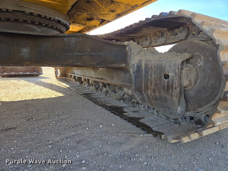 image for item EB1359 2017 Komatsu PC490LC-11 excavator