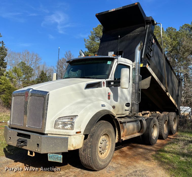 image for item EB6489 2025 Kenworth T880 dump truck