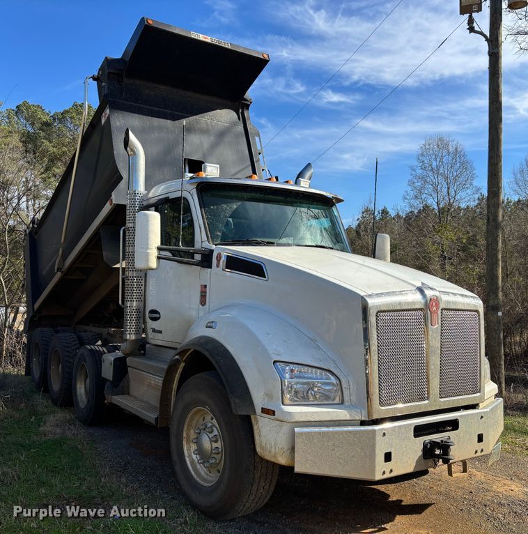image for item EB6489 2025 Kenworth T880 dump truck