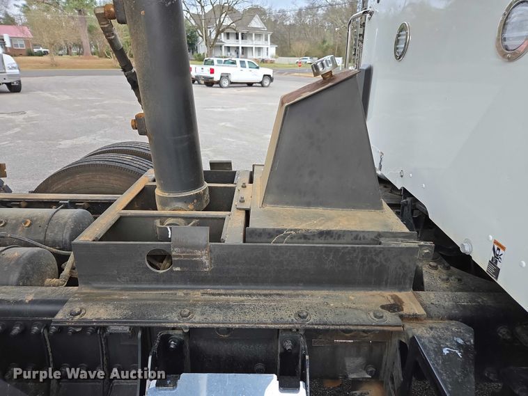 image for item EB6489 2025 Kenworth T880 dump truck