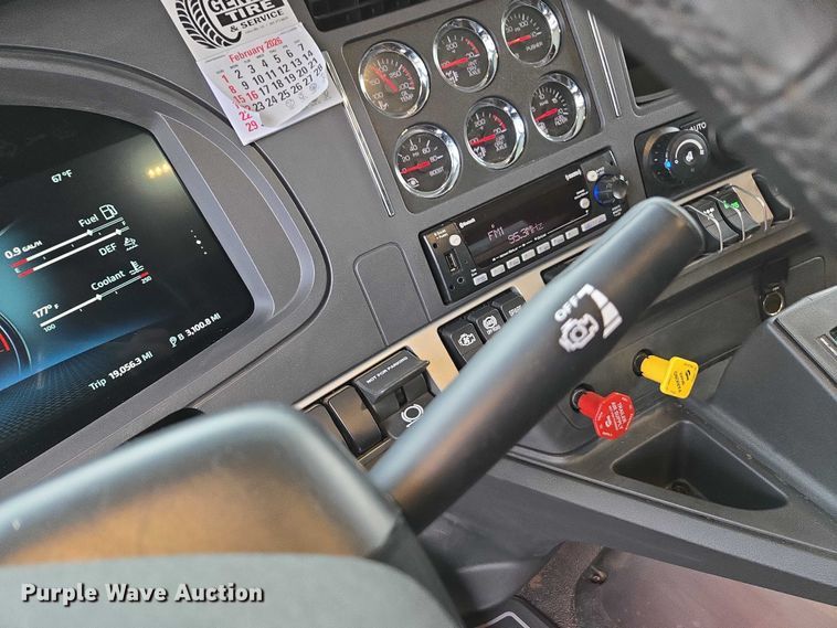 image for item EB6489 2025 Kenworth T880 dump truck