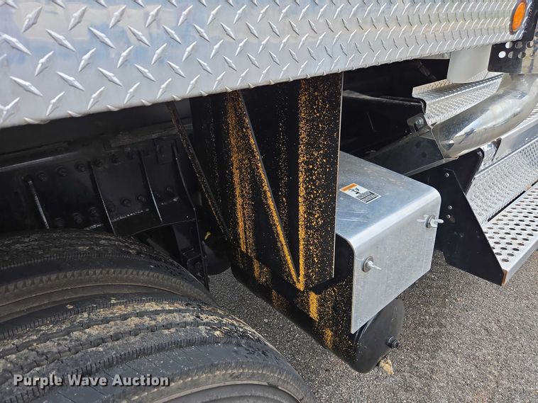 image for item EB6490 2025 Kenworth T880 dump truck