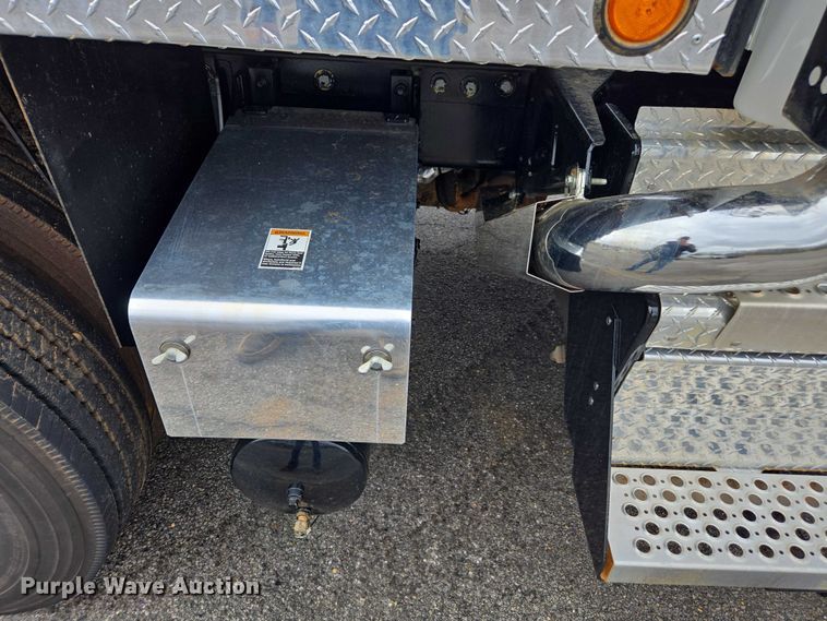 image for item EB6491 2025 Kenworth T880 dump truck