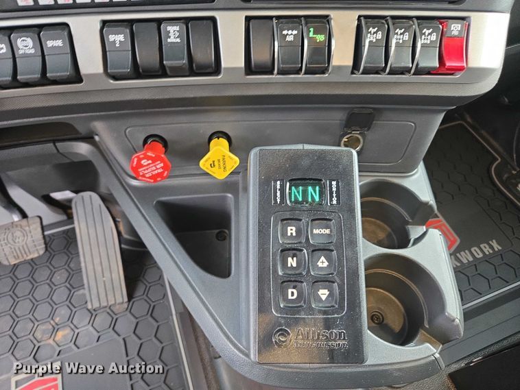 image for item EB6491 2025 Kenworth T880 dump truck