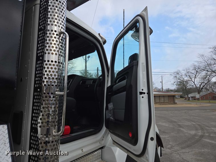 image for item EB6491 2025 Kenworth T880 dump truck