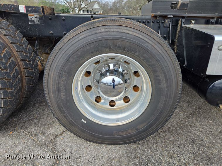 image for item EB6491 2025 Kenworth T880 dump truck