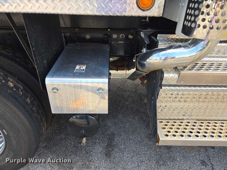 image for item EB6492 2025 Kenworth T880 dump truck