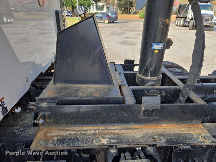 image for item EB6492 2025 Kenworth T880 dump truck