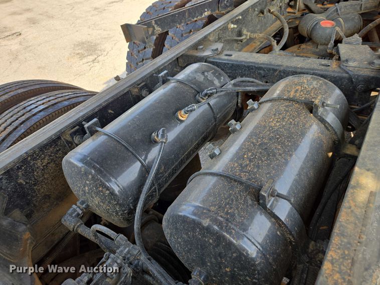 image for item EB6492 2025 Kenworth T880 dump truck