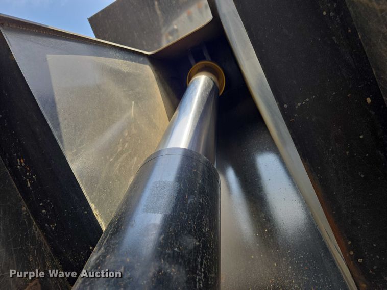 image for item EB6492 2025 Kenworth T880 dump truck